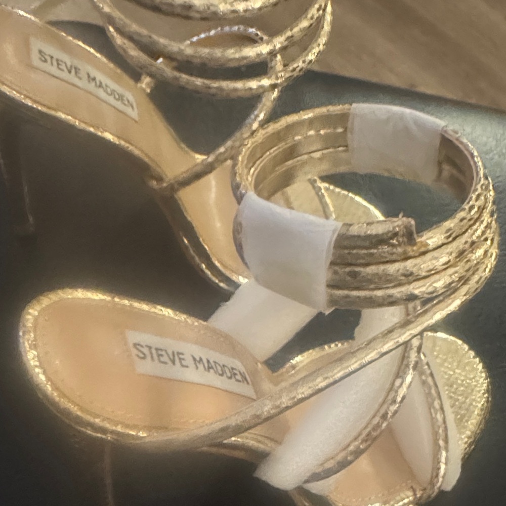 🔥STEVE MADDEN
Exotica Sandal In Gold Snake Brand New Size 7.5🔥 - Picture 13 of 16